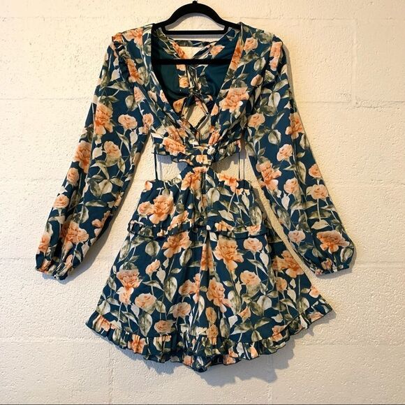 Luxxel Floral Cutout shorts romper Small - Picture 1 of 8